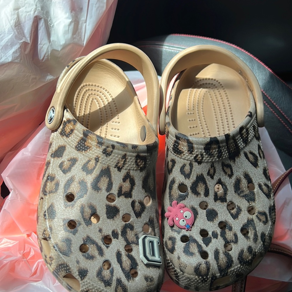 Crocs size 5 or 7